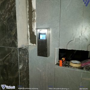 Máy chấm công khuôn mặt lắp đặt tại nhà khách