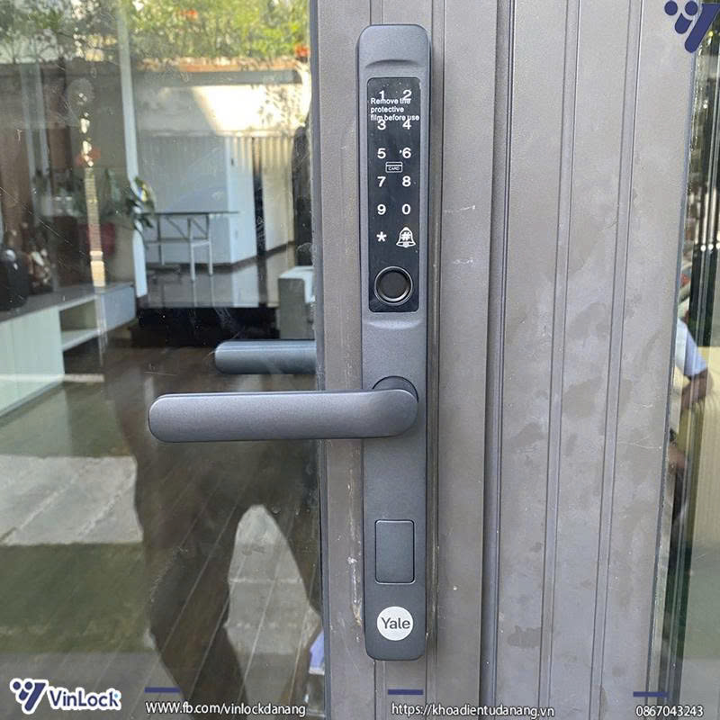 Khóa Yale YDMA 100NP lắp đặt tại nhà khách