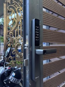 Mặt bên khóa EZVIZ DL06