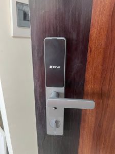 Mặt trong của khóa EZVIZ DL05