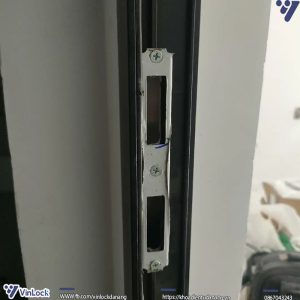 Bách phụ của Khóa thông minh Metalock AZT-01khi lắp lên cửa