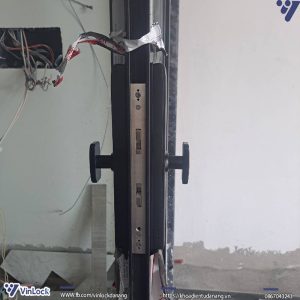 Mặt bên của khóa cửa nhôm Winlock TT-330A cửa lùa
