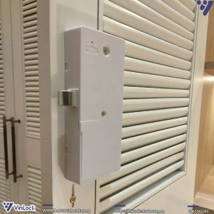 Mặt trong Khóa tủ đồ thông minh GN18 khi lắp lên cửa