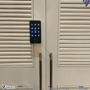 Khóa tủ đồ thông minh GN18 khi láp lên cửa