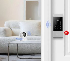 khóa EZVIZ DL04 kết nối với camera Ezviz