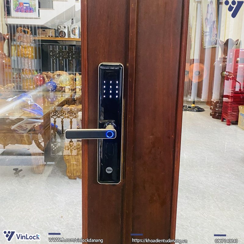 Khóa vân tay Yale YDME 200 NxT lắp đặt cho cửa chính