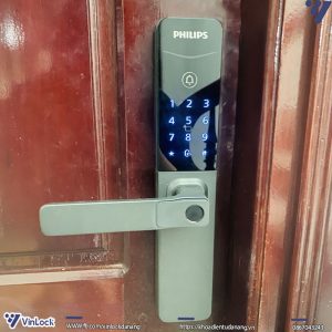 Khóa thông minh Philips DDL615-5HBS sau khi thay thế cho khóa cơ cũ