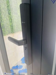 Mặt trong cửa khóa khi lắp lên cửa