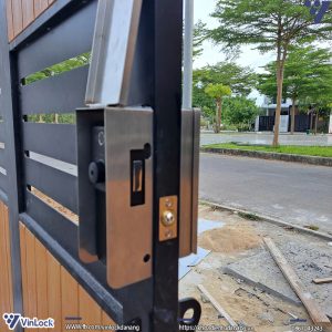 Hộp bảo vệ mặt trong và mặt ngoài khóa
