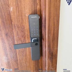 Lắp đặt khóa thông minh Philips DDL615-5HBS tại nhà khách