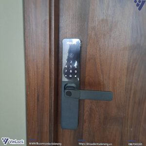 Khóa thông minh Philips DDL615-5HBS khi lắp đặt lên cửa