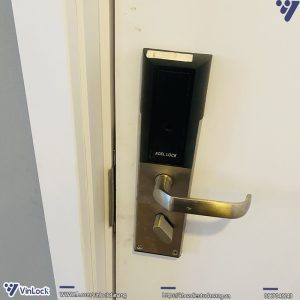 Mặt trong của khóa khi lắp lên cửa