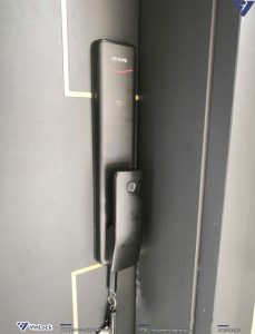Khóa vân tay Philips Alpha khi nhìn nghiêng