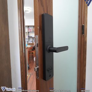 Mặt trong khóa Winlock TT-380W khi lắp đặt lên cửa