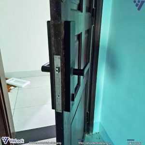 Mặt bên khóa Winlock TT-380W sau khi nâng cấp từ khóa cơ cũ