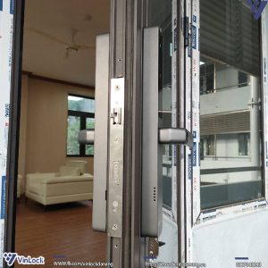 mặt bên của khóa