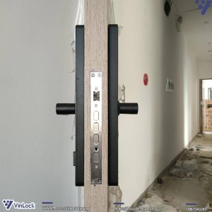 Mặt bên khóa sau khi hoàn thiện lắp đặt và bàn giao cho khách