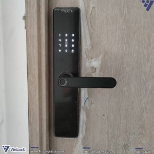 Mặt trước khóa Winlock TT-380W sau khi Lắp đặt và bàn giao cho khách