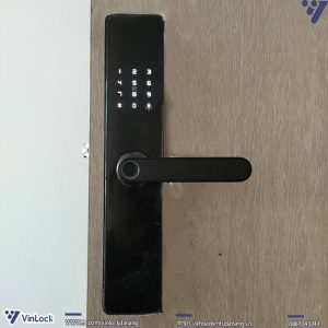Mặt trước khóa sau khi hoàn thiện lắp đặt lên cửa chuẩn bị bàn giao khách