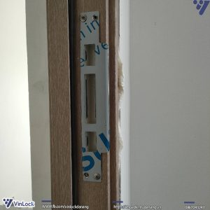 Bách phụ của khóa sau khi lắp đặt lên cửa