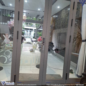 Khóa Ezviz DL06 khi lắp đặt lên cửa