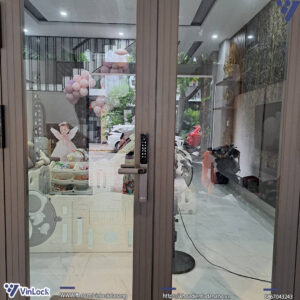 Khóa sau khi lắp đặt lên cửa