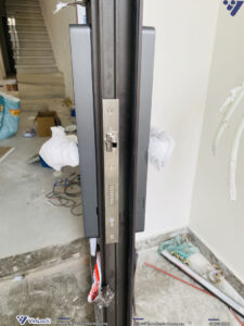 Mặt bên khóa EZVIZ DL06