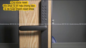 Hướng dẫn factory reset khóa